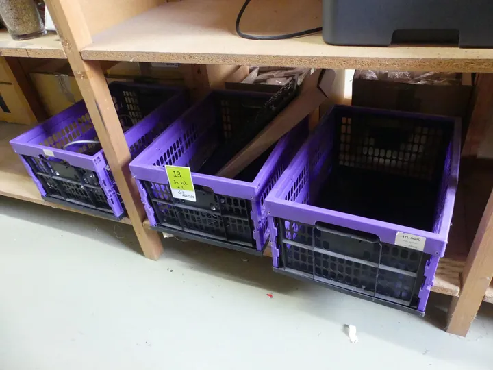 Konvolut Technikzubehör, divers Umfang: 3x Kiste mit Inhalt